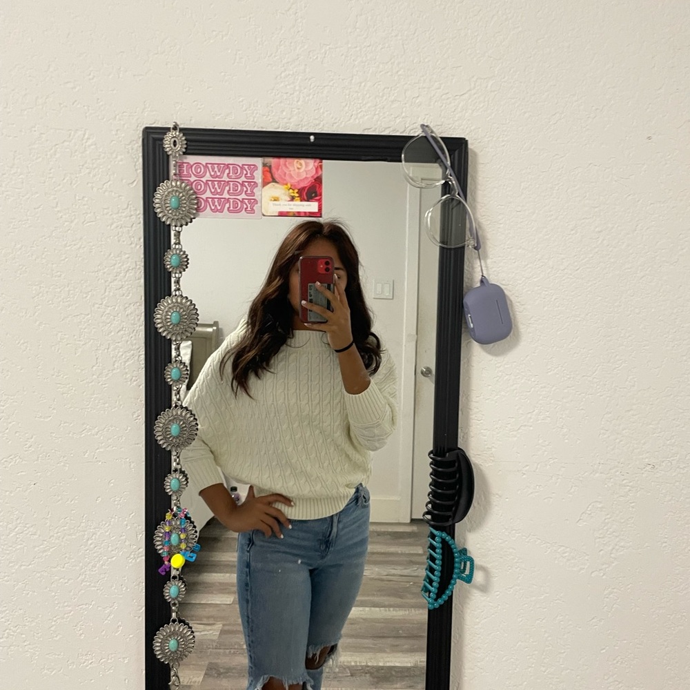 Off the shoulder, Sweater !